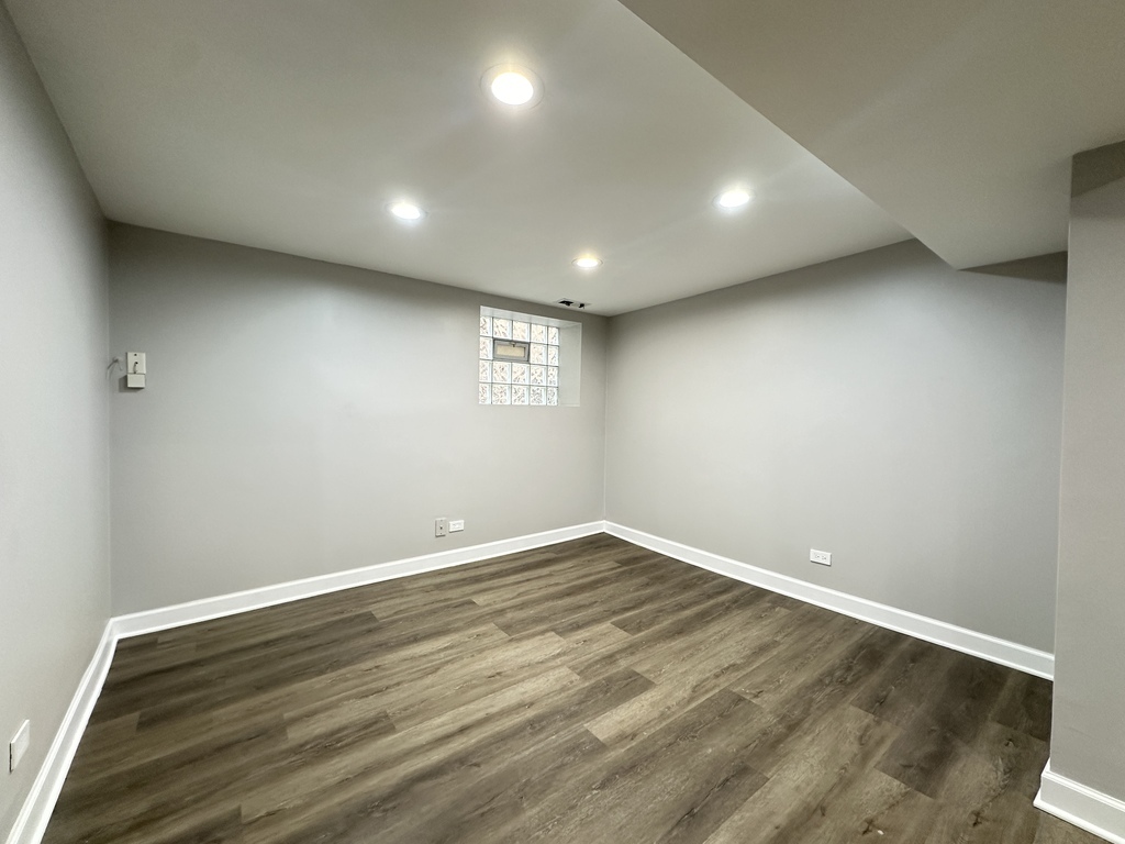 2617 W Rascher Avenue G Property Photo 12