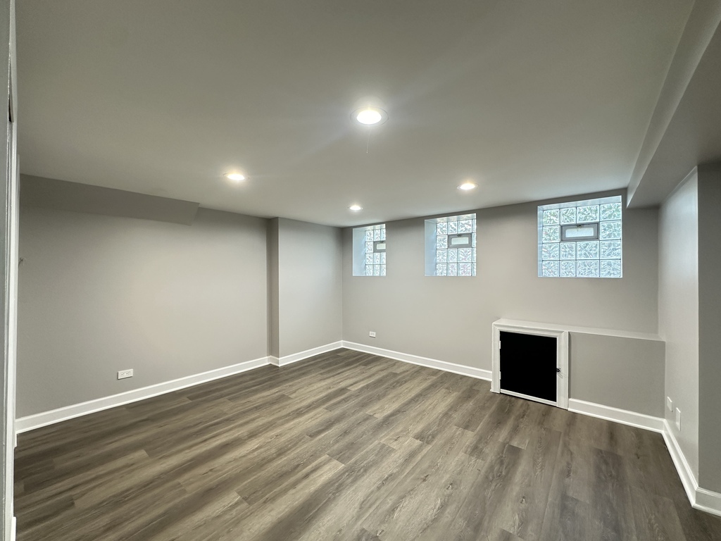 2617 W Rascher Avenue G Property Photo 13