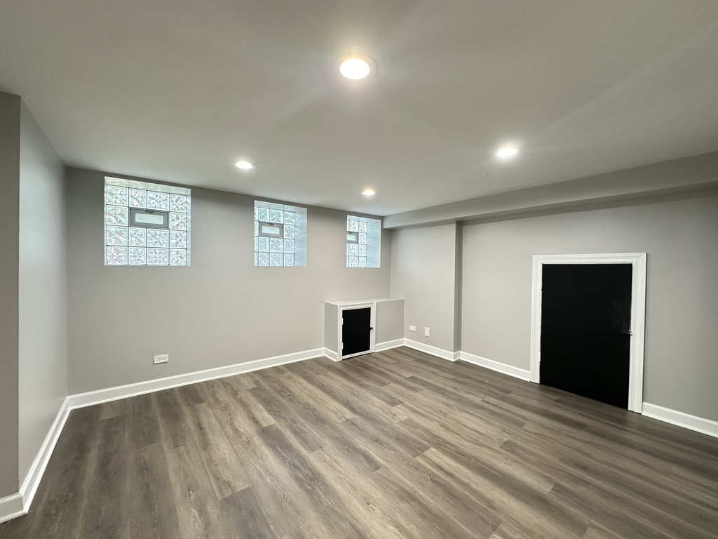 2617 W Rascher Avenue G Property Photo 15