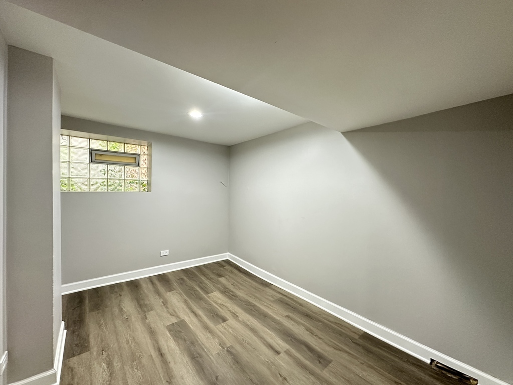 2617 W Rascher Avenue G Property Photo 17