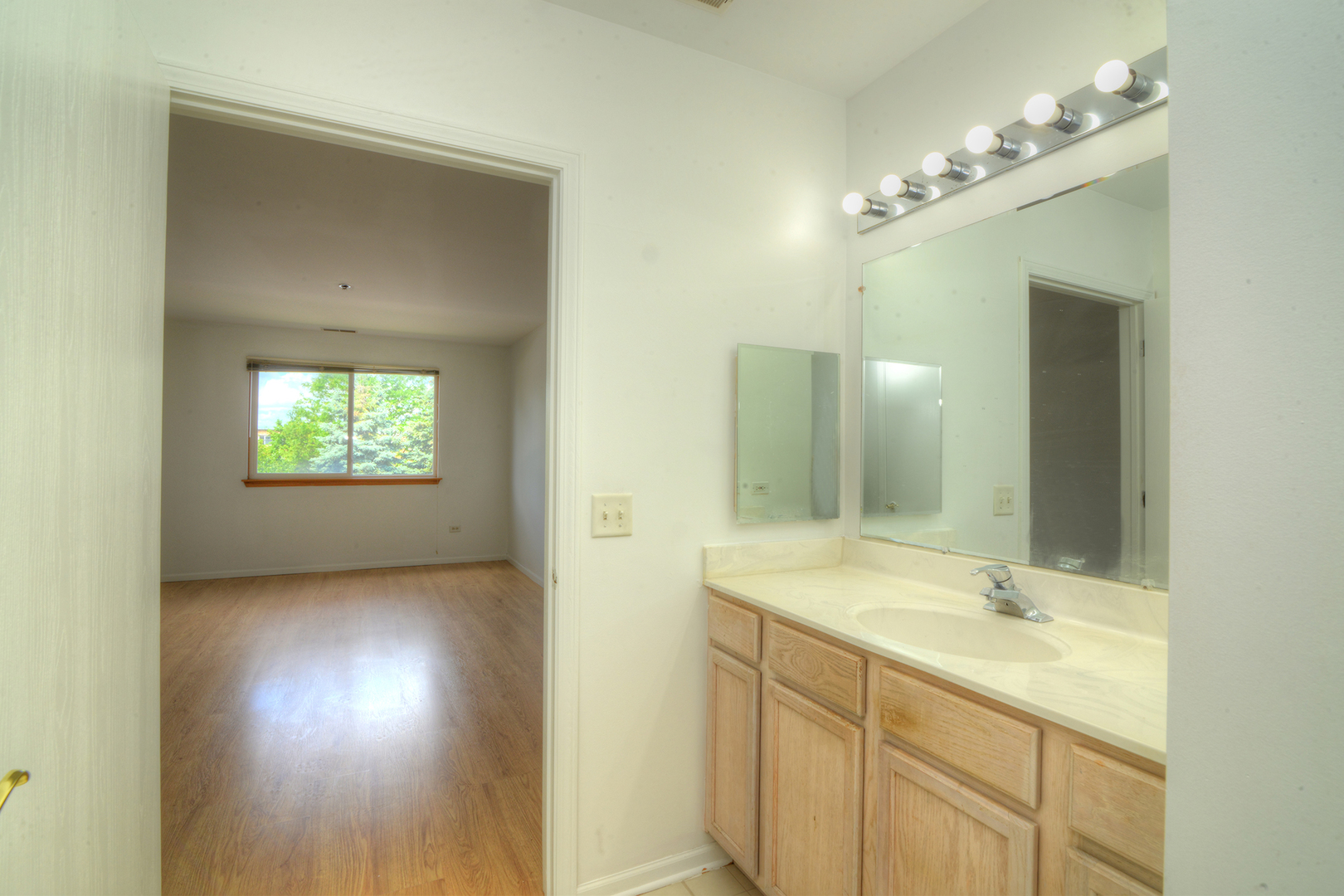 881 N Swift Road 105 Property Photo 8
