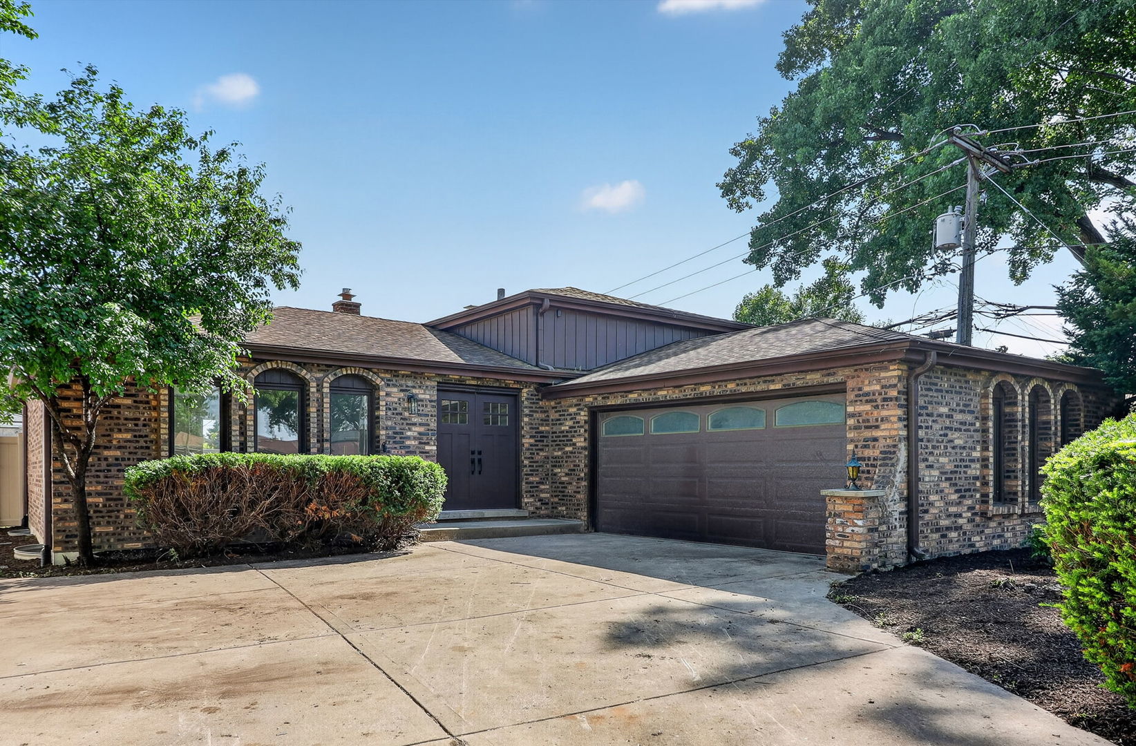 216 W Kimbell Avenue Property Photo