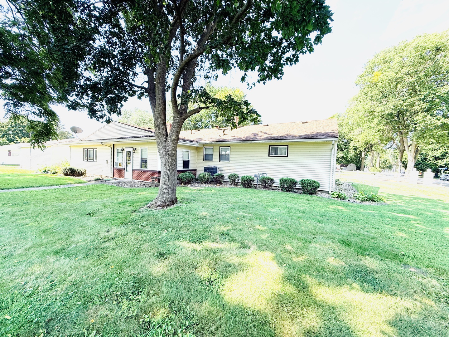 525 E Honeywell Street Property Photo 2