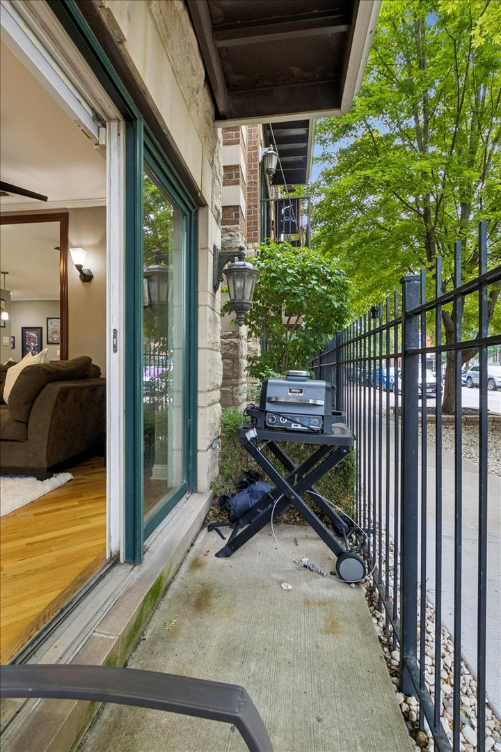1148 W Roscoe Street 1e Property Photo 19