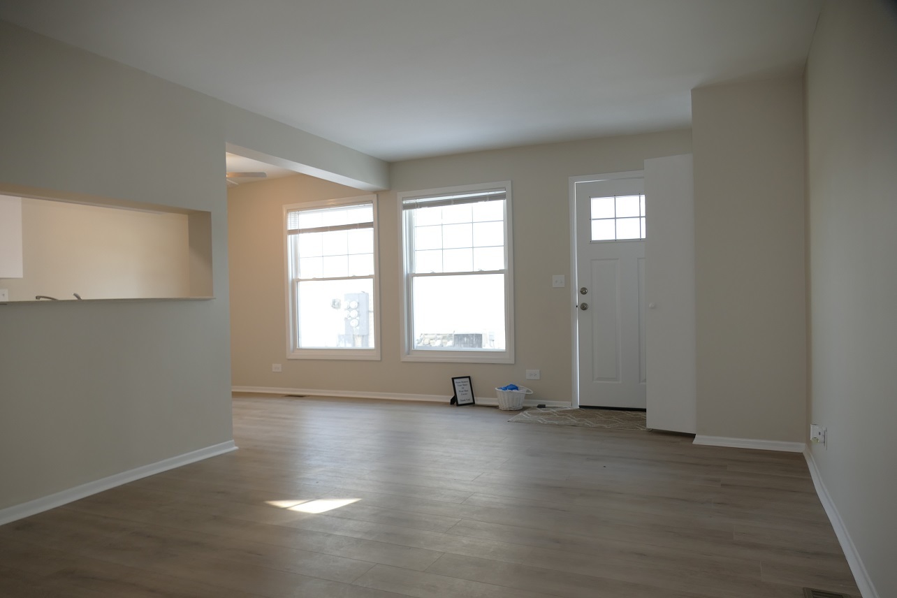 328 Farmingdale Circle Property Photo 3