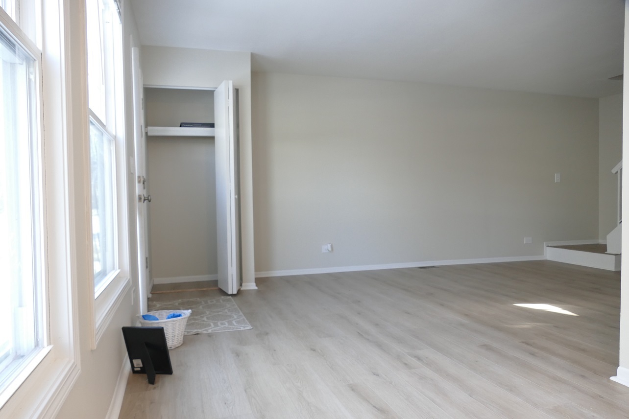 328 Farmingdale Circle Property Photo 4