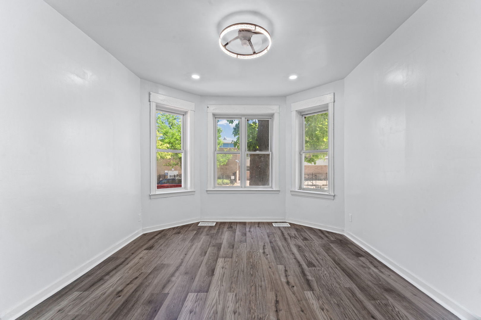 1608 S Millard Avenue Property Photo 4