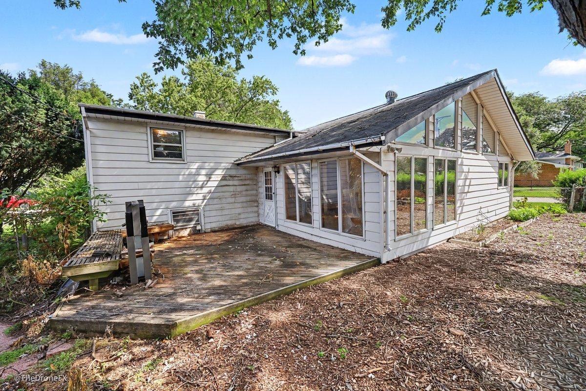 1120 E Prairie Avenue Property Photo 4