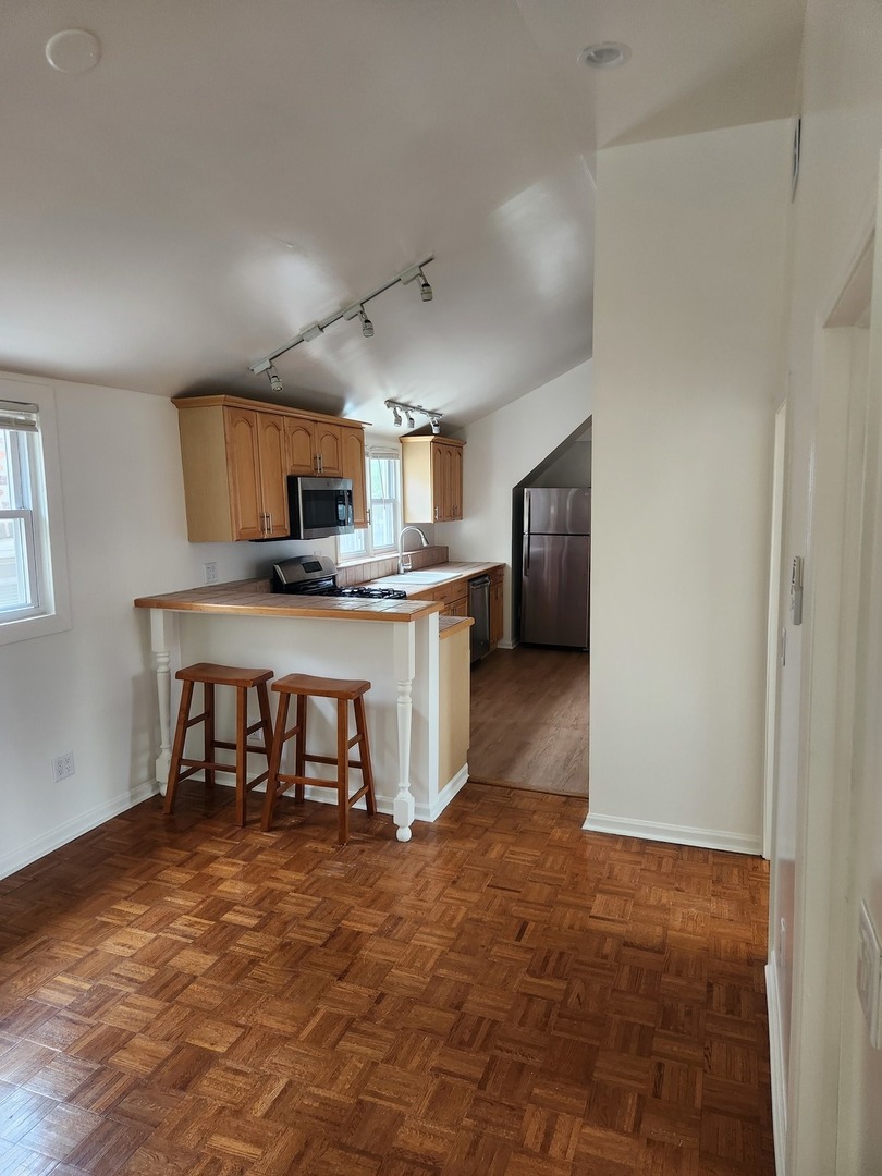 708 S Ada Street Property Photo 4
