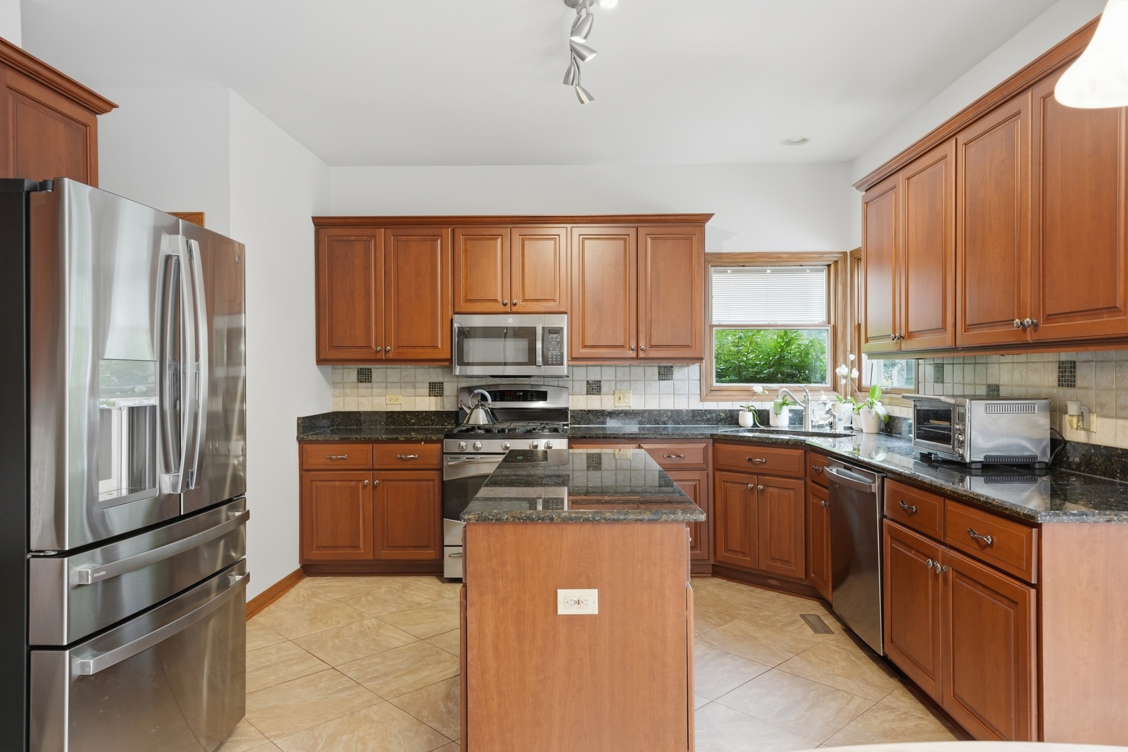 801 Fieldale Lane Property Photo 4