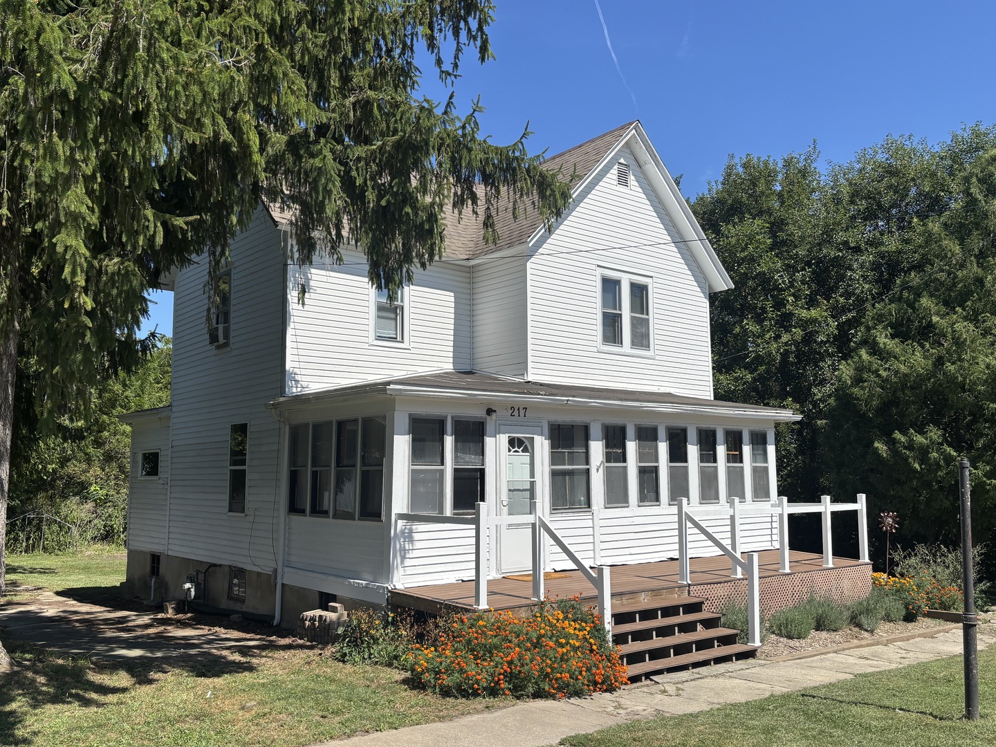 217 E Dorion Street Property Photo 2