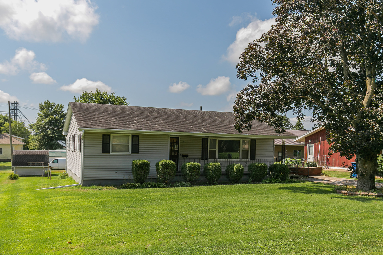 211 W Lincolnway Property Photo 3