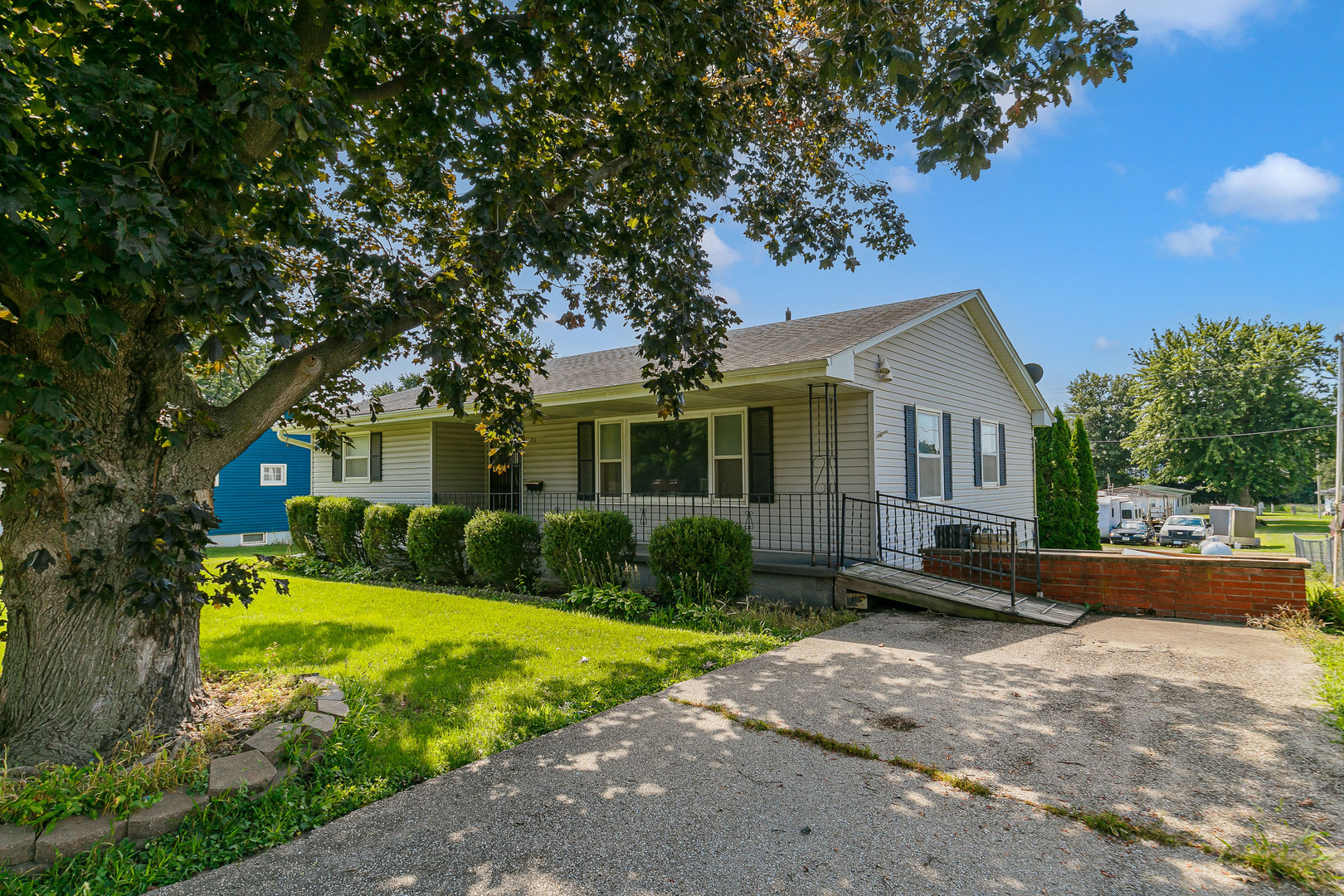 211 W Lincolnway Property Photo 4