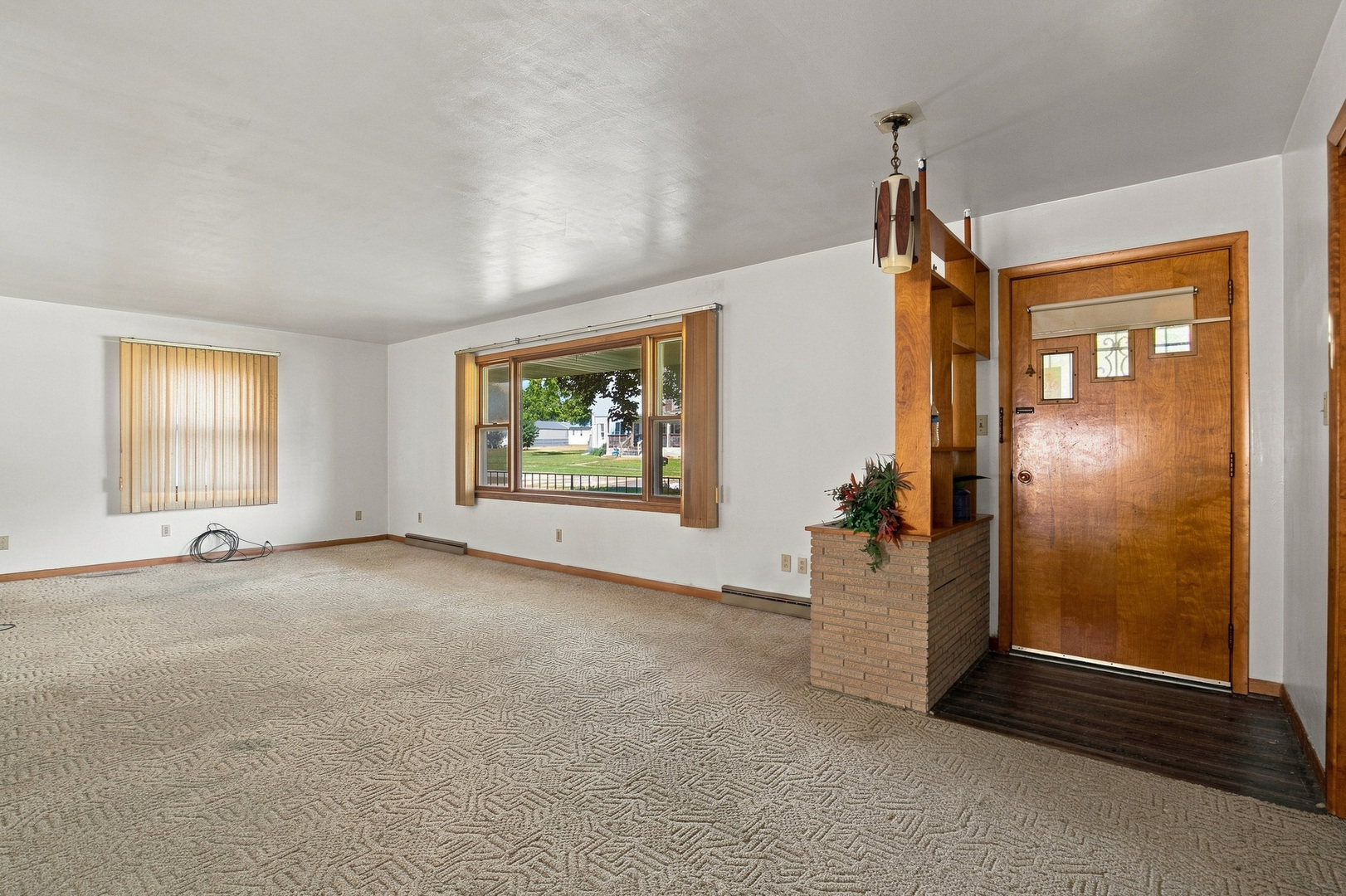 211 W Lincolnway Property Photo 7