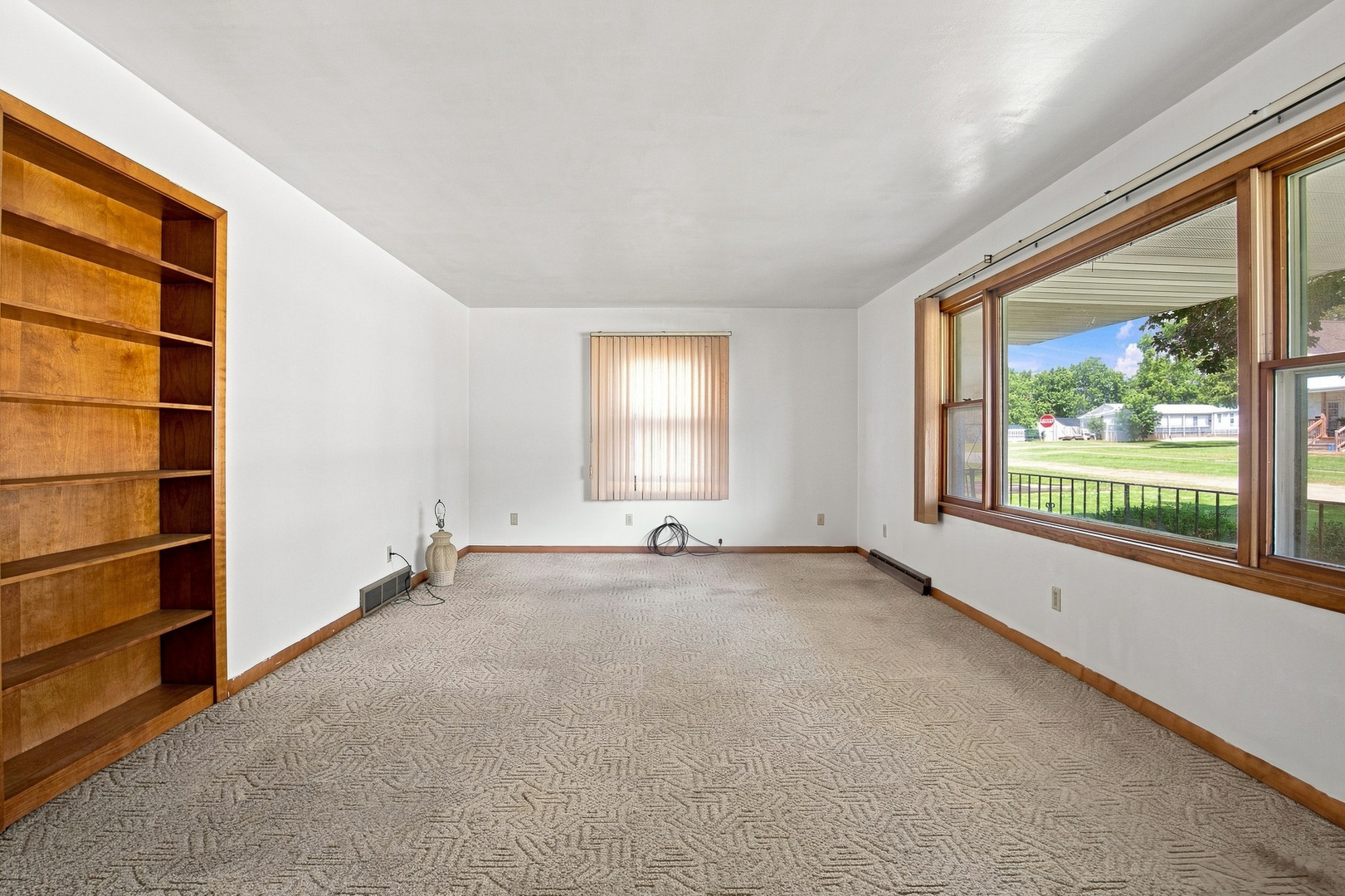 211 W Lincolnway Property Photo 8