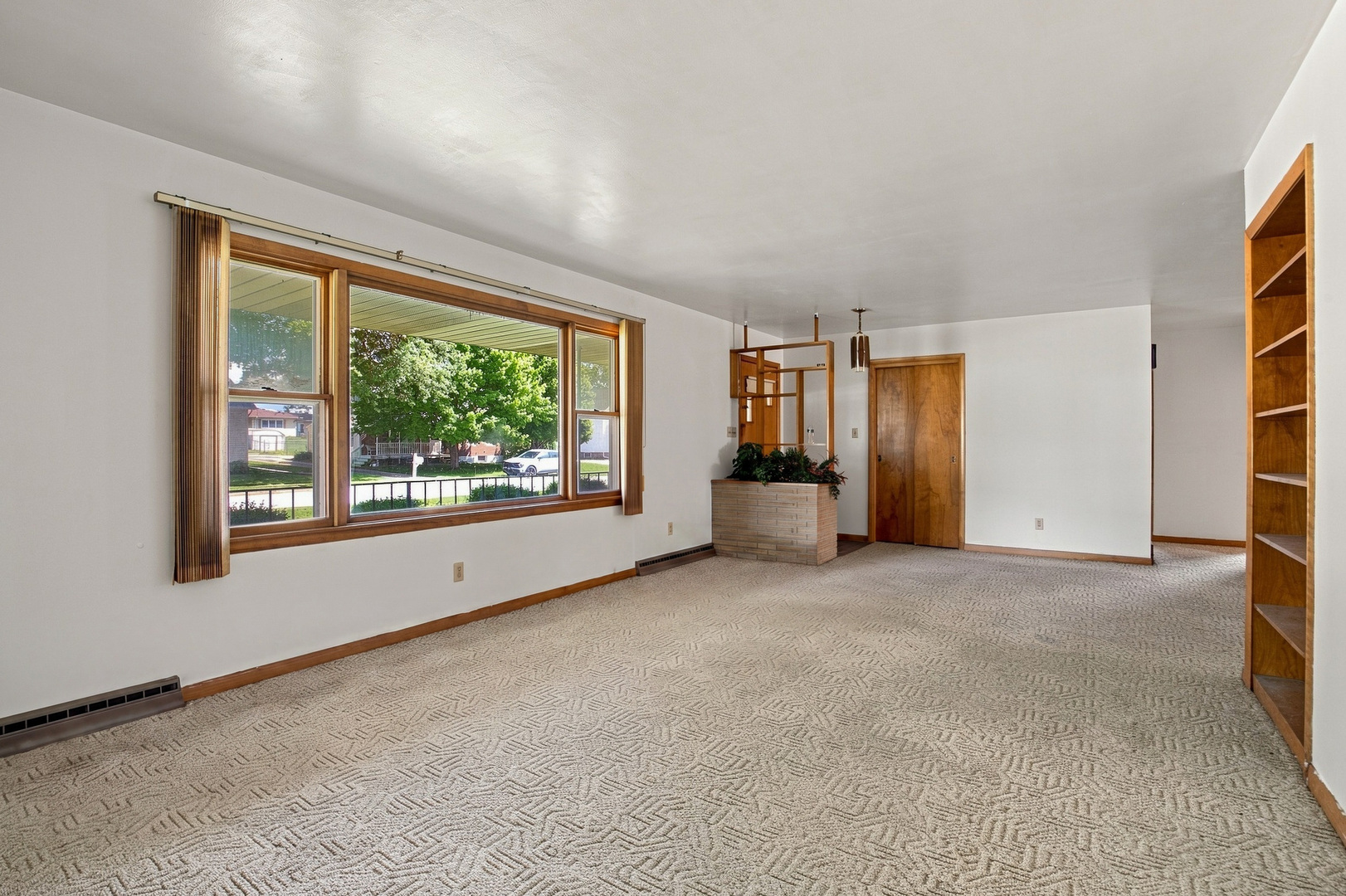 211 W Lincolnway Property Photo 9
