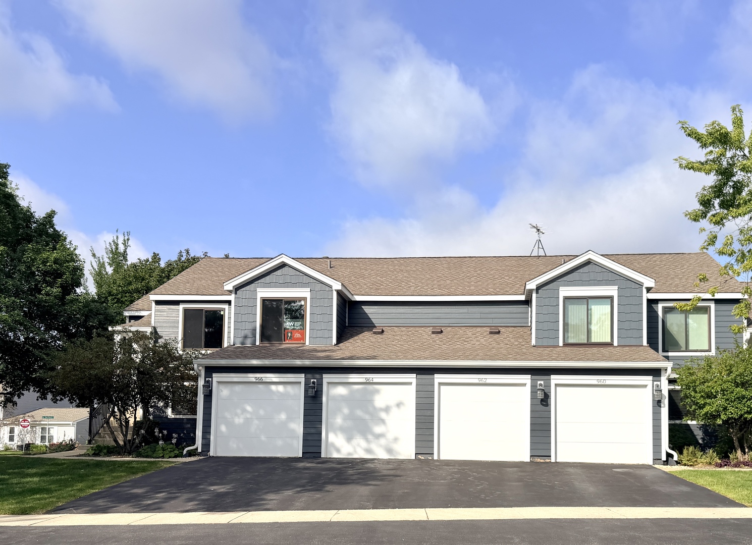 964 Brunswick Circle - Property Photo 2