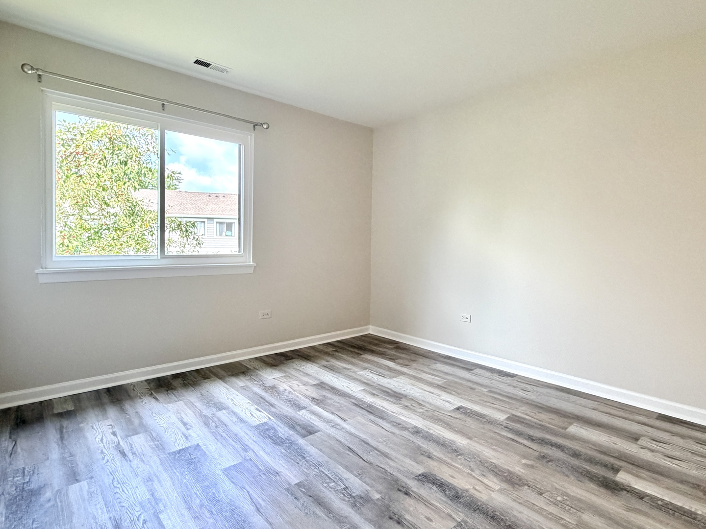 964 Brunswick Circle - Property Photo 13
