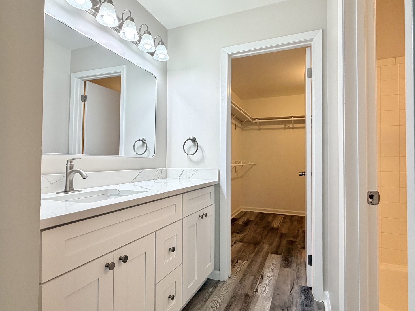 964 Brunswick Circle - Property Photo 14