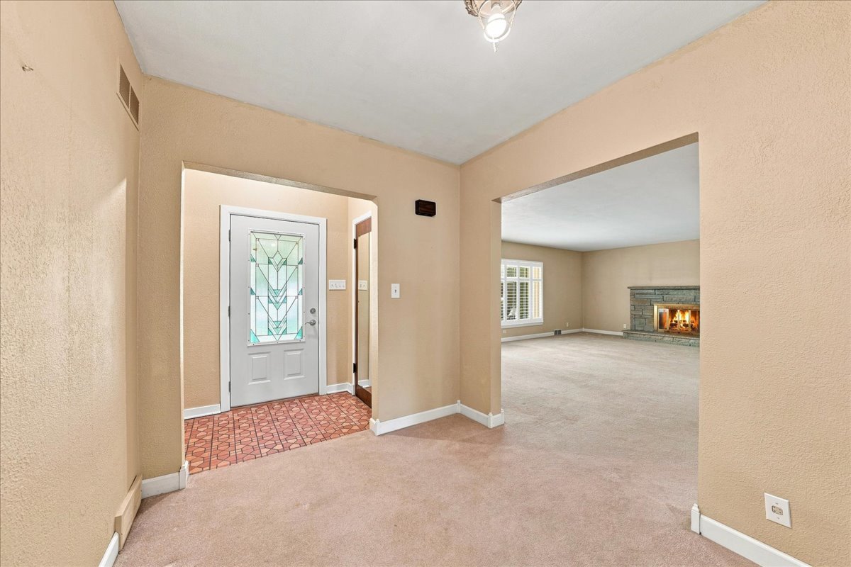 1500 Mayfield Avenue Property Photo 2