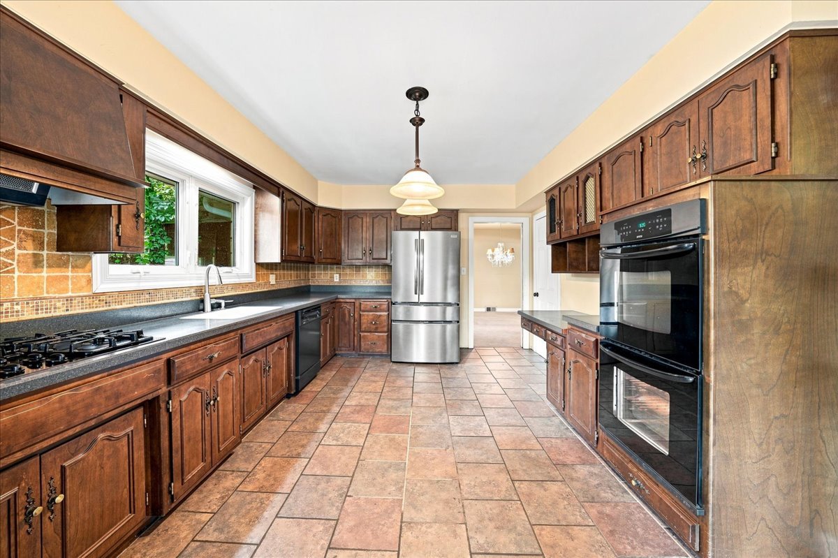 1500 Mayfield Avenue Property Photo 7