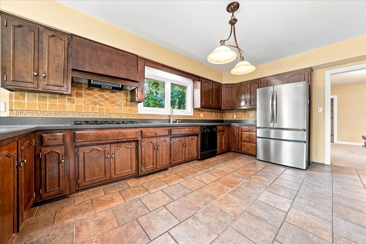 1500 Mayfield Avenue Property Photo 8