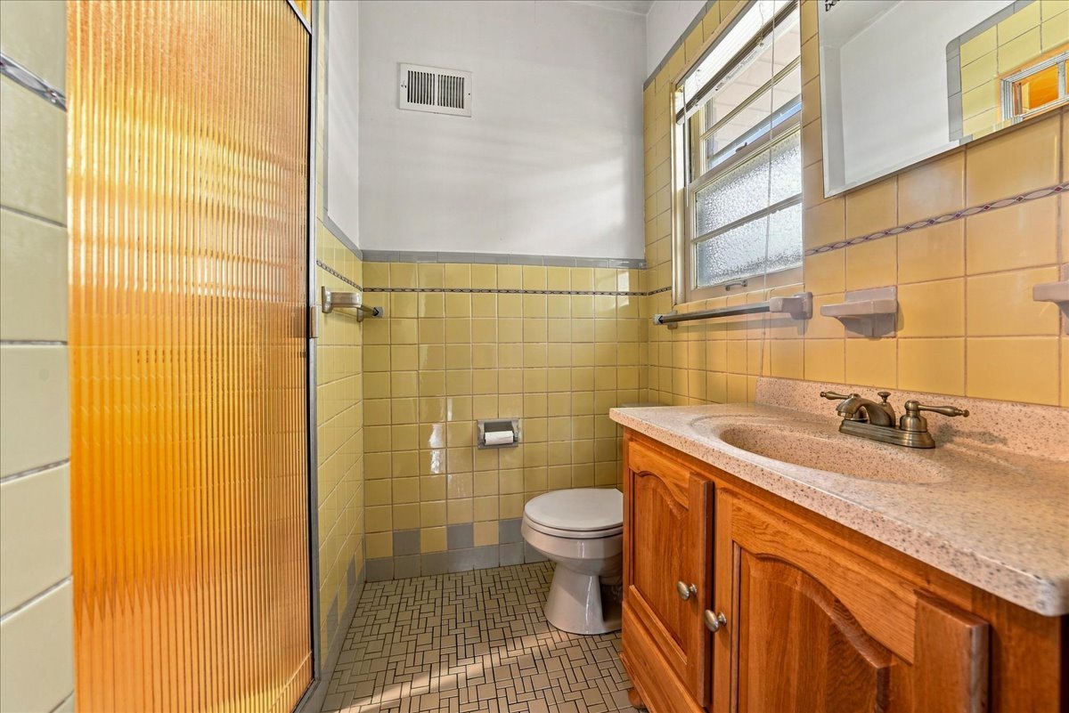1500 Mayfield Avenue Property Photo 14