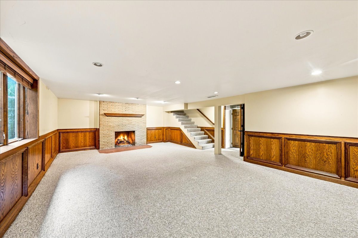 1500 Mayfield Avenue Property Photo 20
