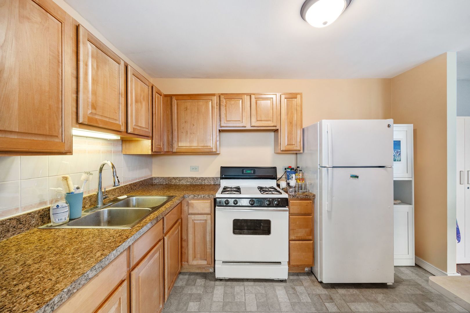 4850 S Lake Park Avenue 903 Property Photo 6