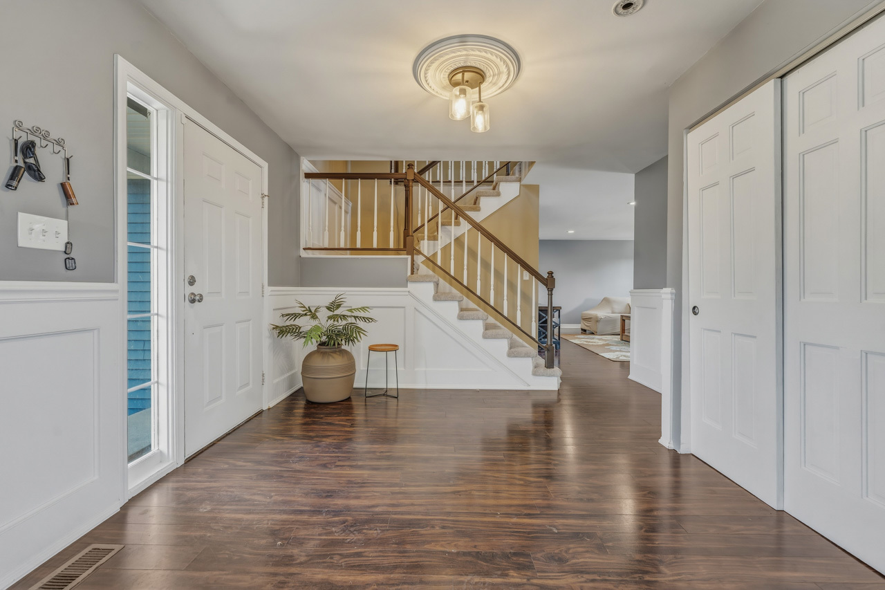 5004 Glenbrook Trail Property Photo 3