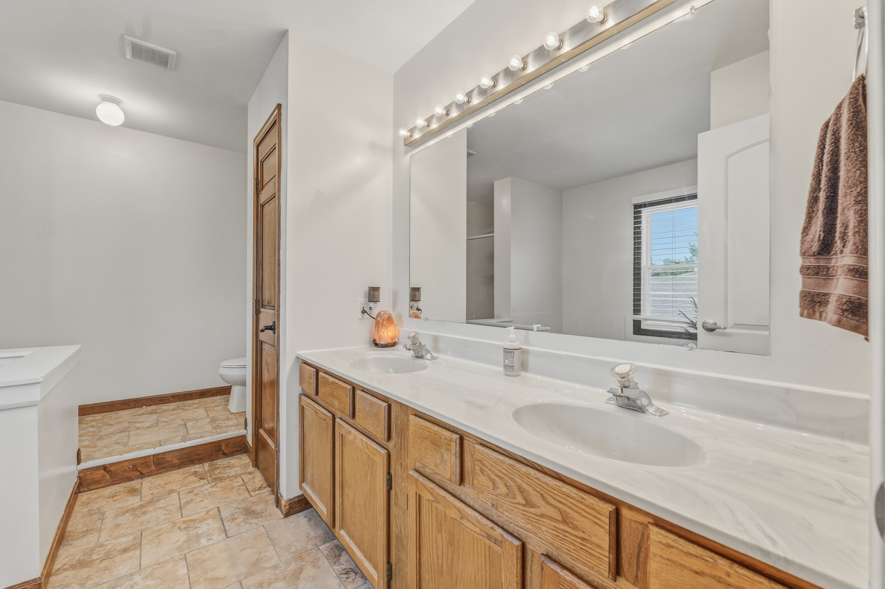 5004 Glenbrook Trail Property Photo 19