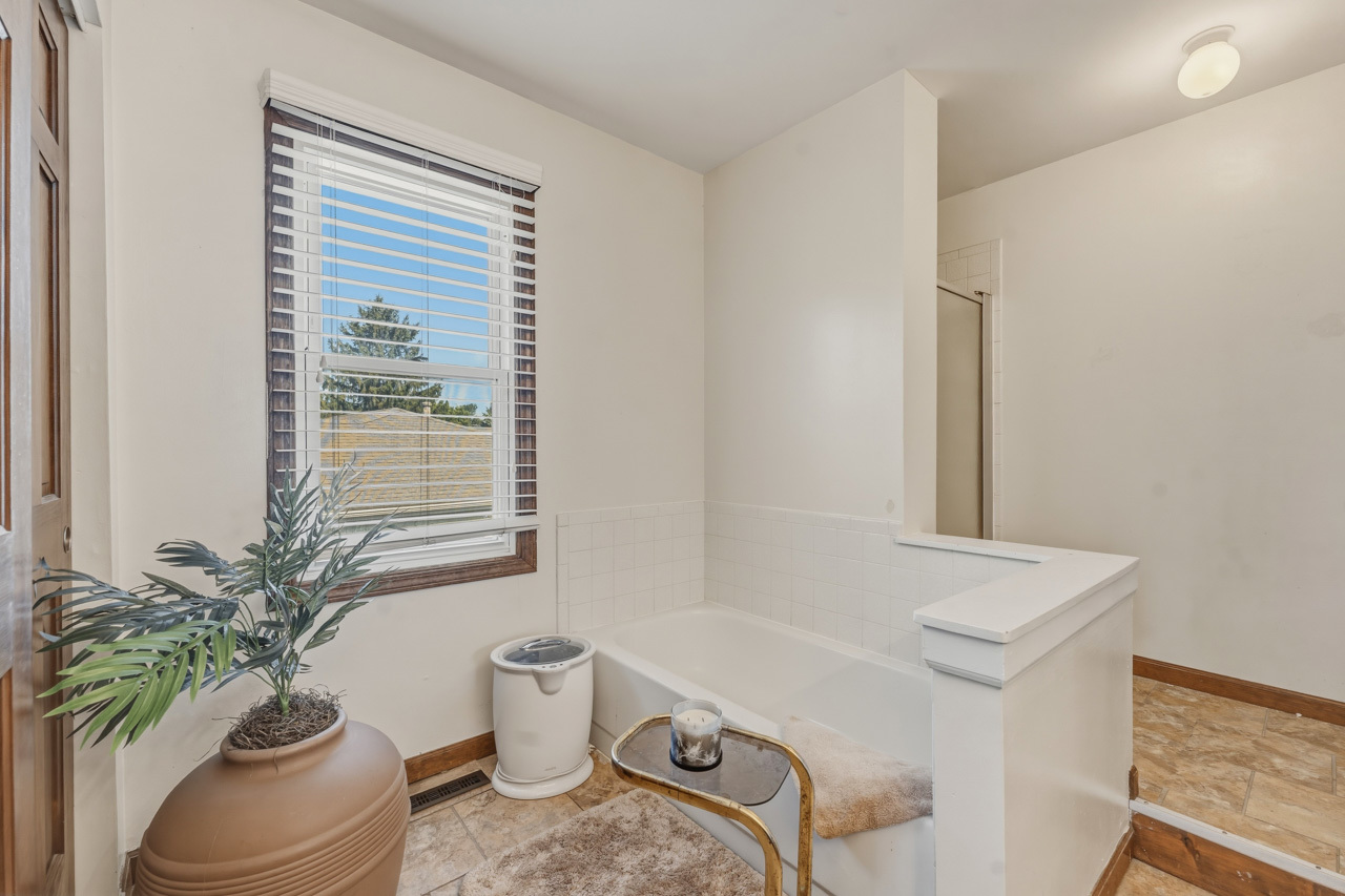 5004 Glenbrook Trail Property Photo 20