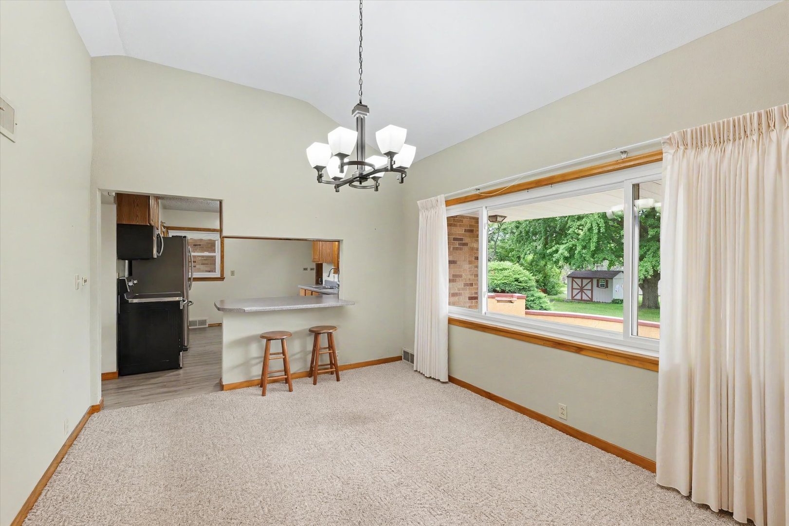 1123 N Sangamon Avenue Property Photo 14
