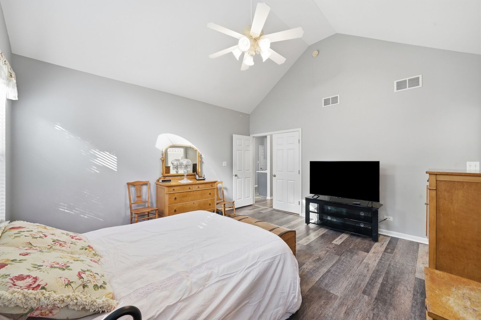 487 Kelly Avenue Property Photo 17
