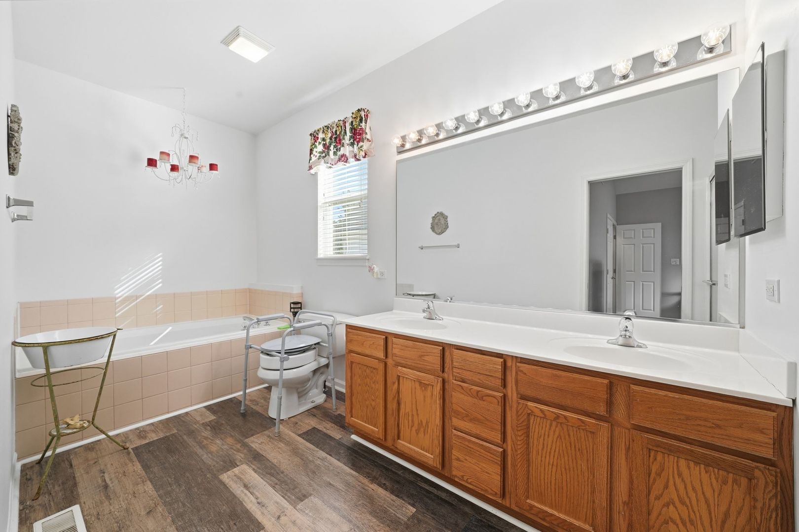 487 Kelly Avenue Property Photo 18