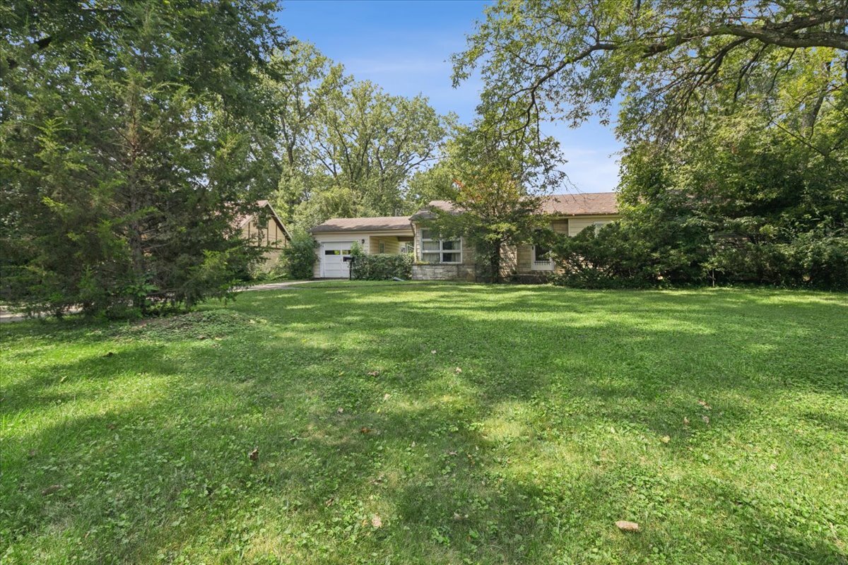 1438 N Sheridan Road Property Photo 3