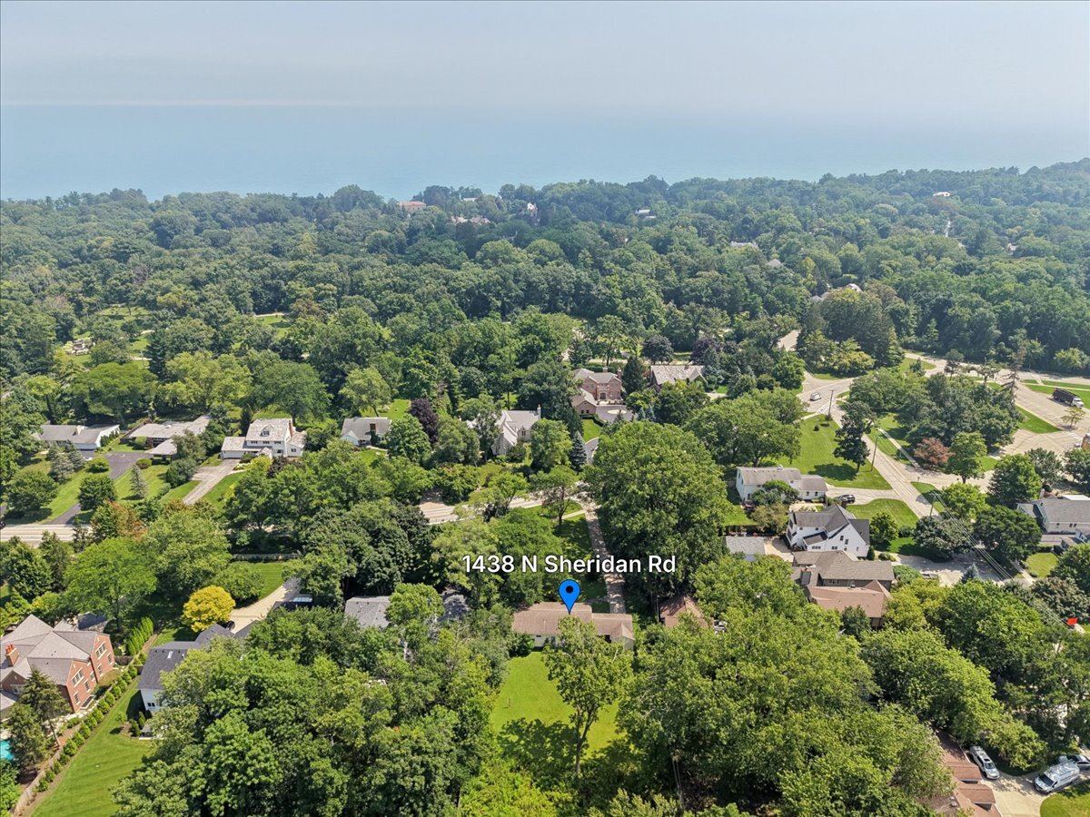 1438 N Sheridan Road Property Photo 5