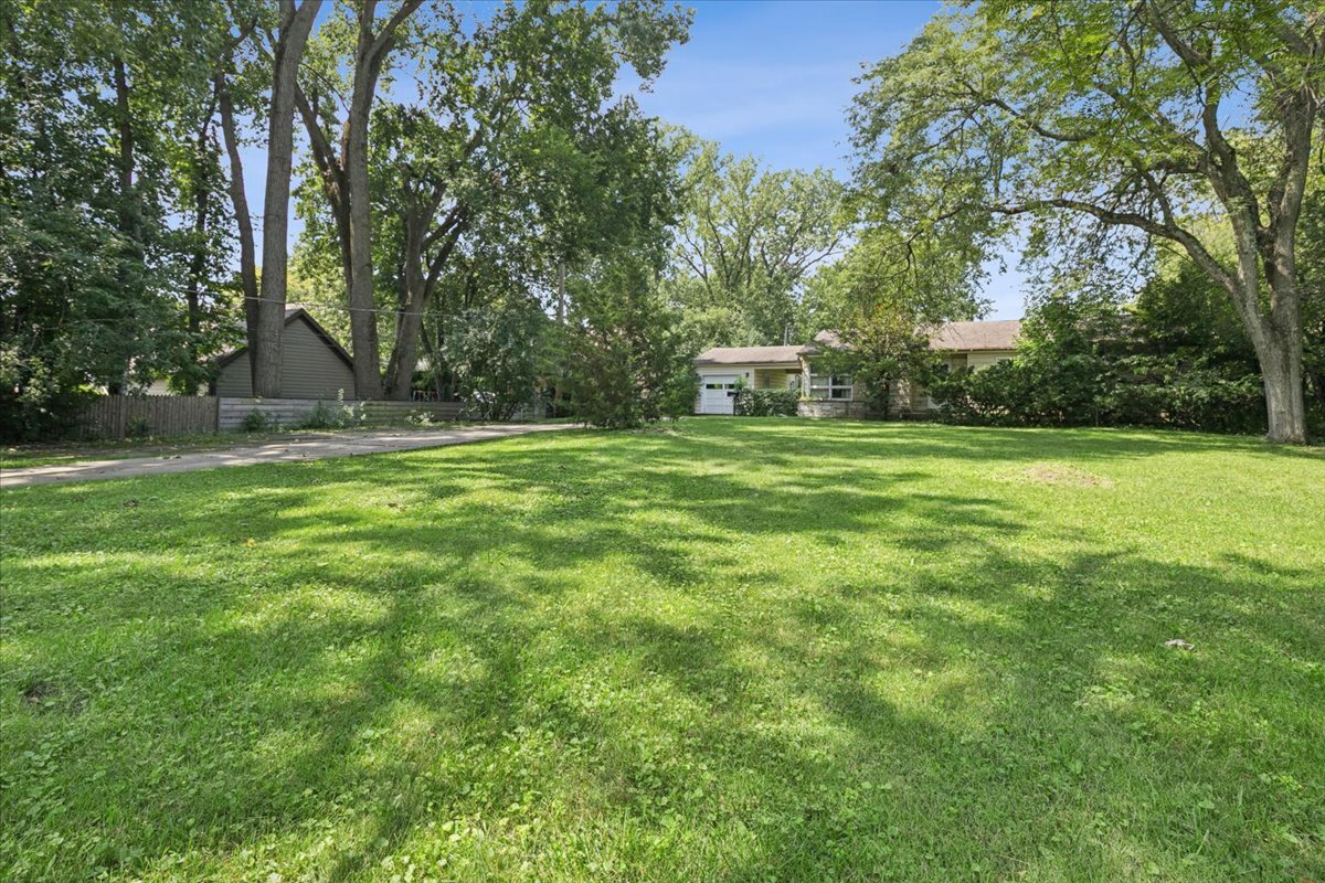 1438 N Sheridan Road Property Photo 6