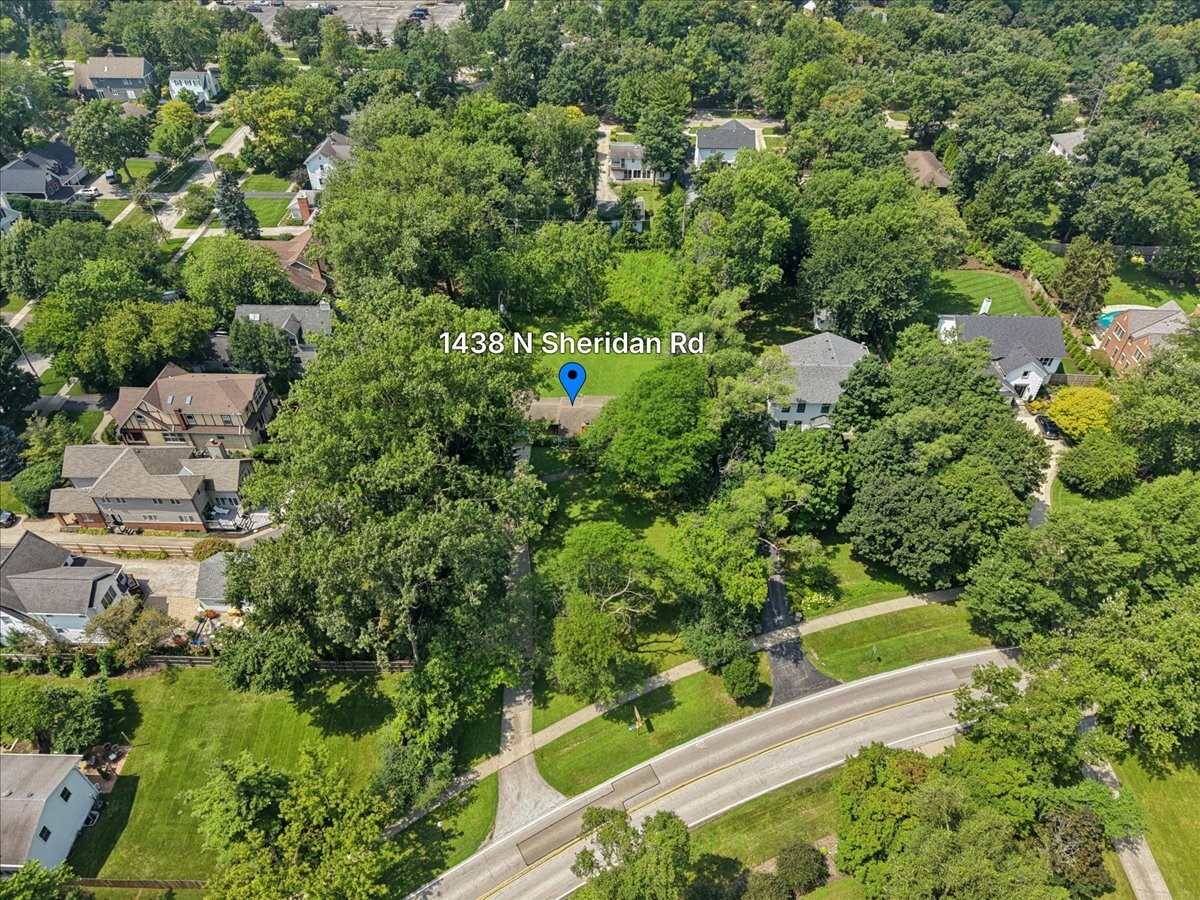 1438 N Sheridan Road Property Photo 8