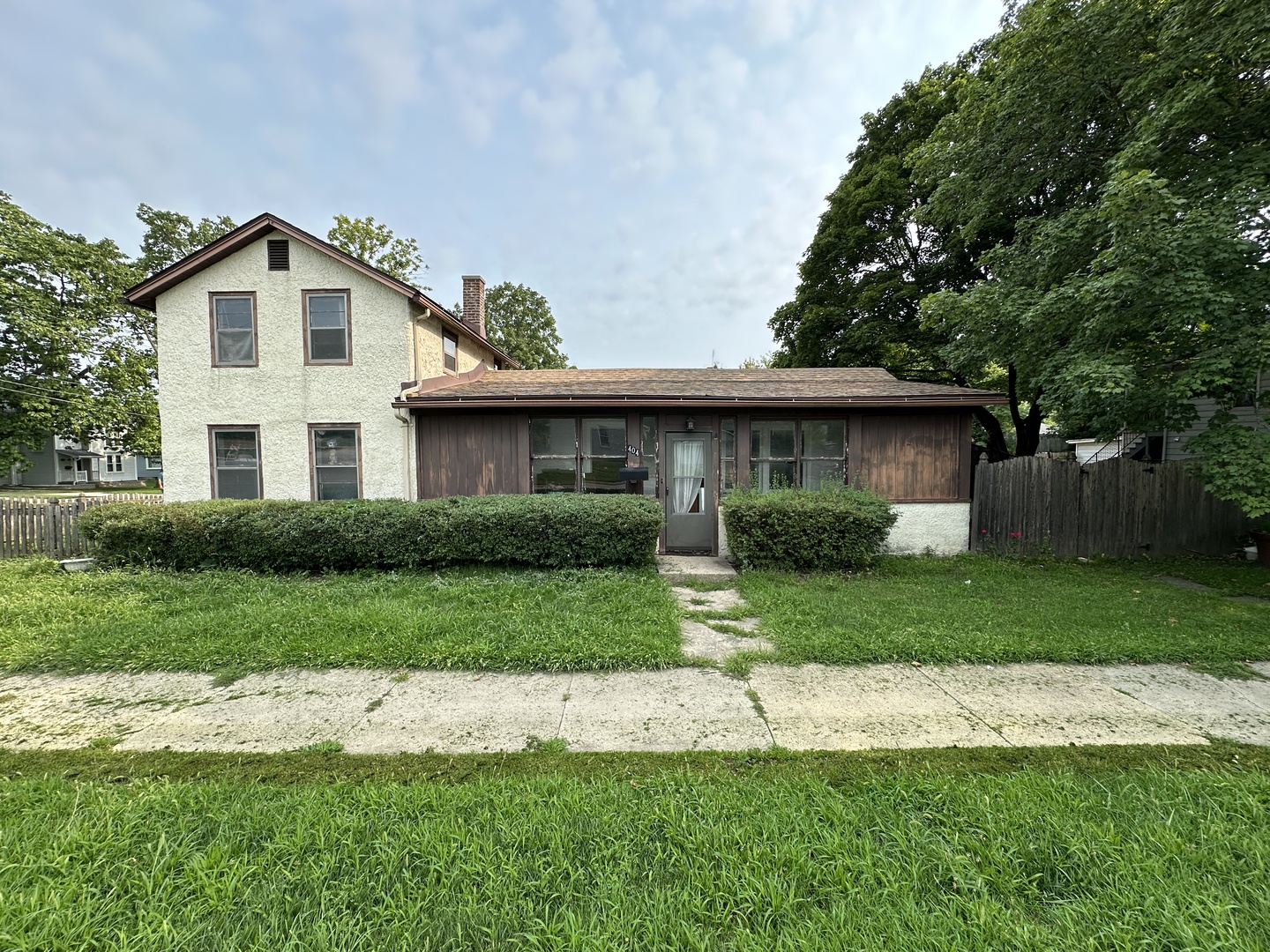 404 E 9th Street Property Photo 1