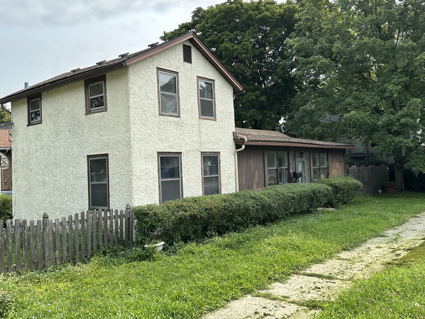 404 E 9th Street Property Photo 2