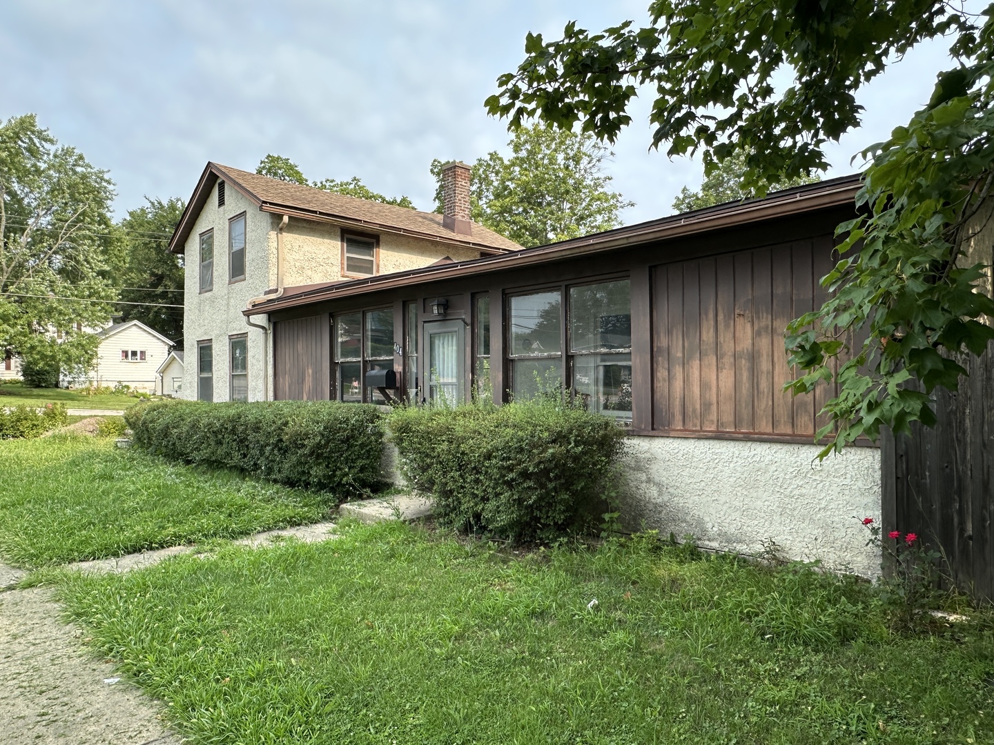 404 E 9th Street Property Photo 5