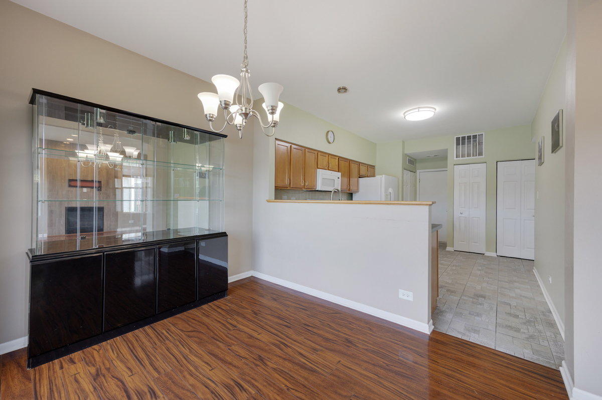 1829 Golden Gate Lane Property Photo 7