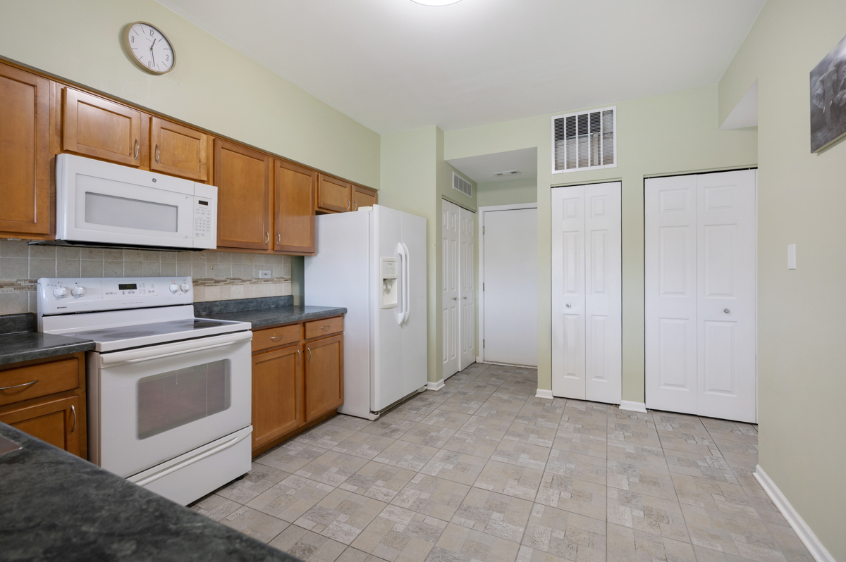 1829 Golden Gate Lane Property Photo 8