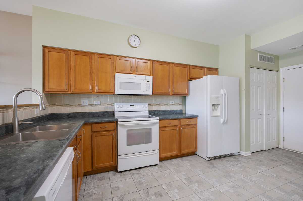 1829 Golden Gate Lane Property Photo 9
