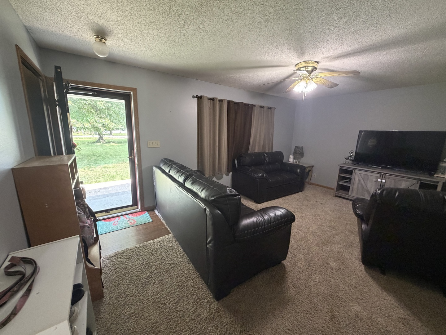 2218 S Thompsonville Road Property Photo 4