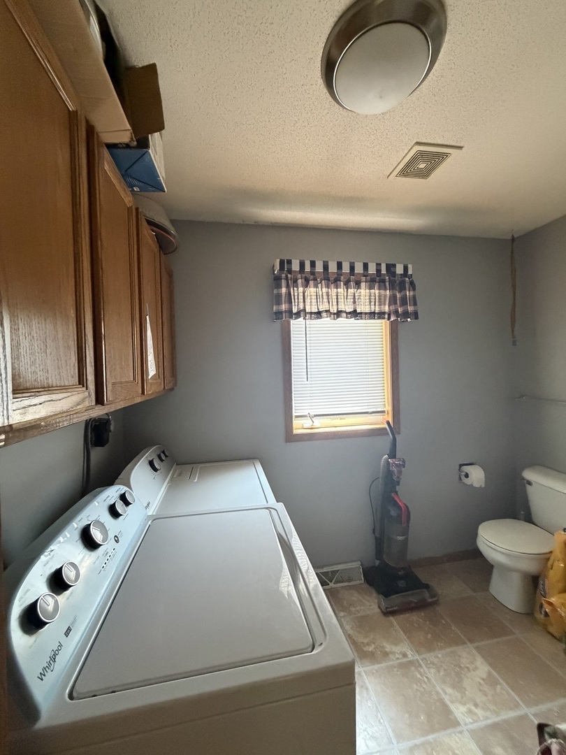 2218 S Thompsonville Road Property Photo 13