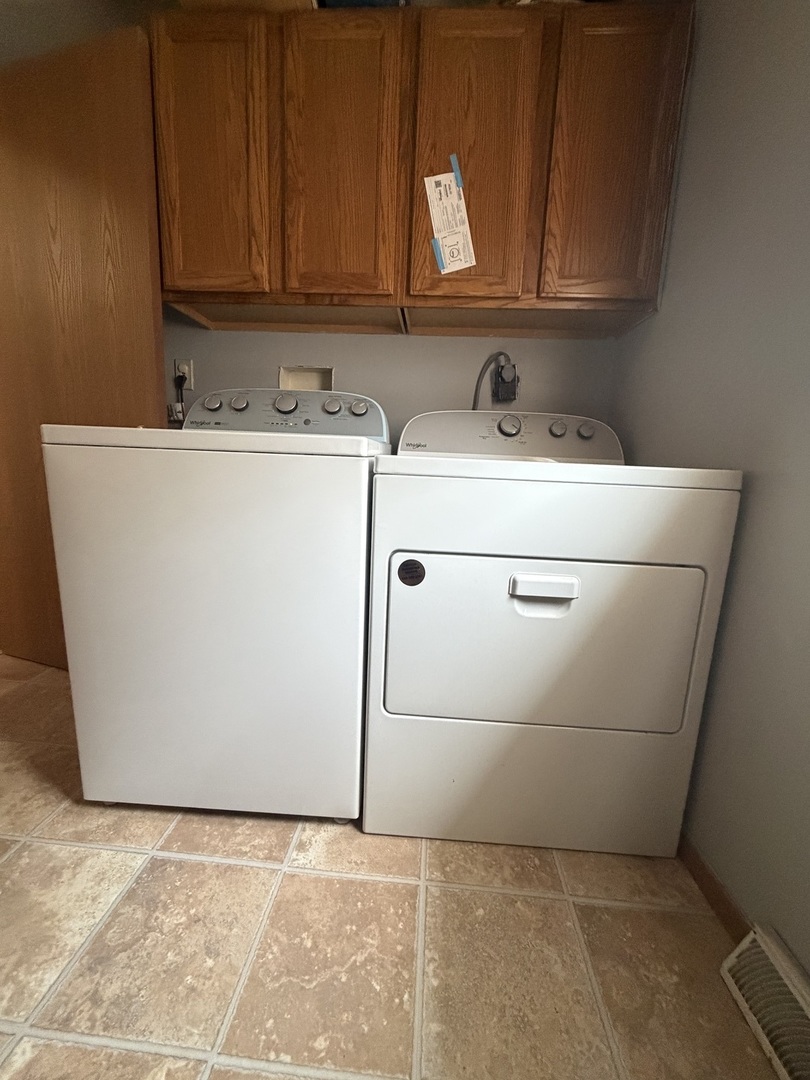 2218 S Thompsonville Road Property Photo 14