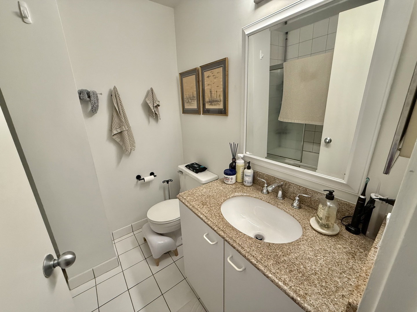 1122 W Newport Avenue 1a Property Photo 8