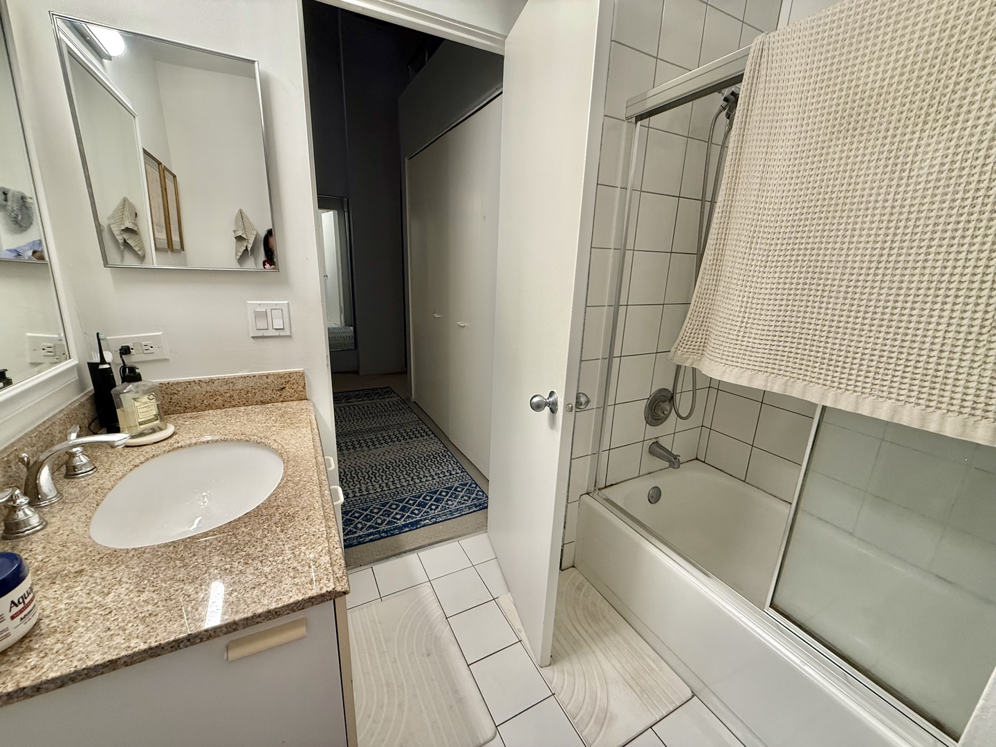 1122 W Newport Avenue 1a Property Photo 9